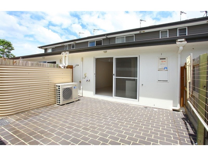 2/11 Seagreen Drive, Coomera QLD 4209