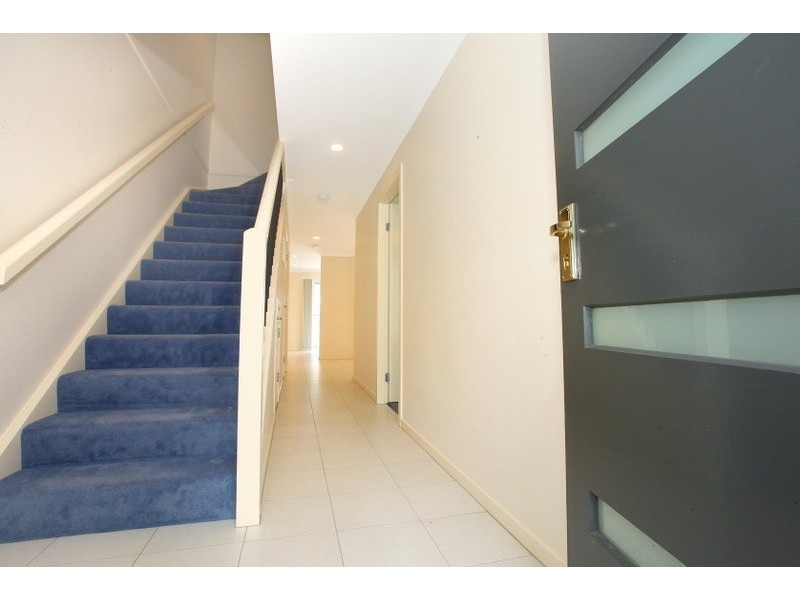 2/11 Seagreen Drive, Coomera QLD 4209