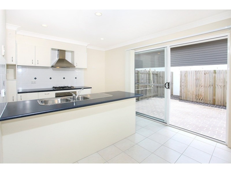2/11 Seagreen Drive, Coomera QLD 4209