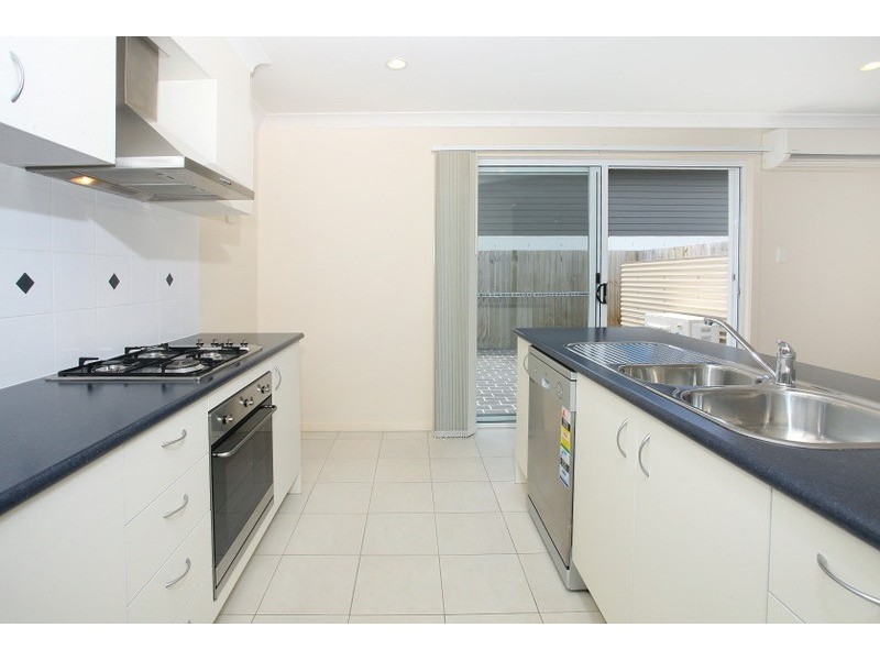 2/11 Seagreen Drive, Coomera QLD 4209