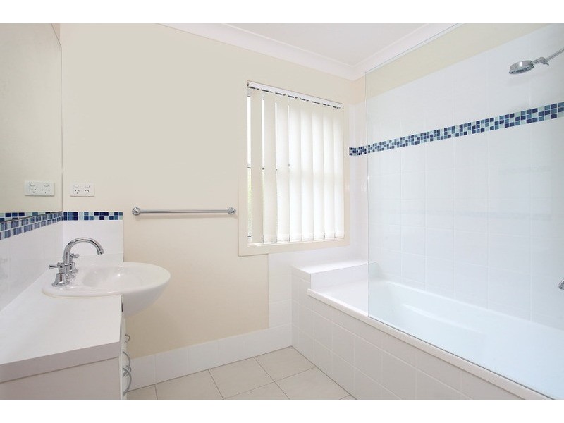 2/11 Seagreen Drive, Coomera QLD 4209