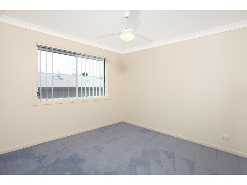 2/11 Seagreen Drive, Coomera QLD 4209