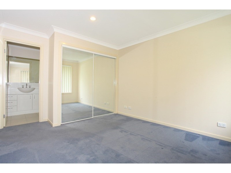 2/11 Seagreen Drive, Coomera QLD 4209