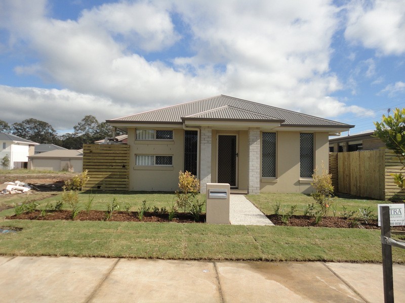 24 Beaumont Drive, Pimpama QLD 4209