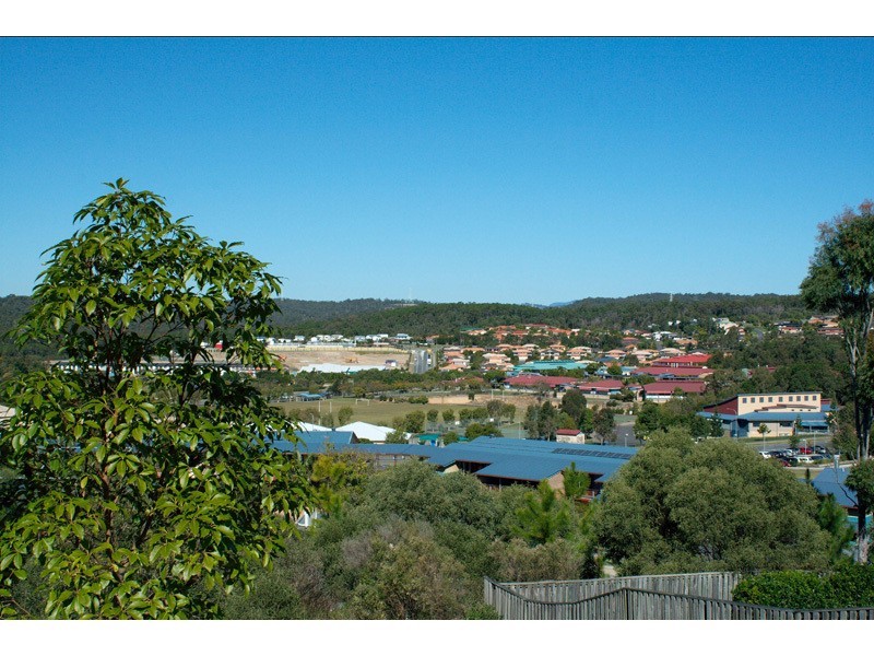 19 Henderson Rise, Pacific Pines QLD 4211