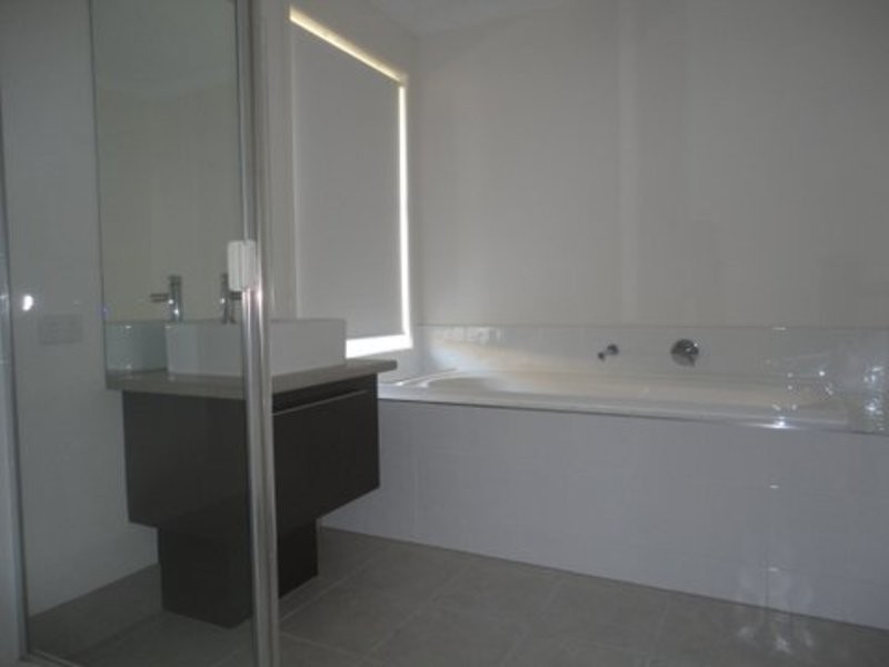 70 Mclachlan Circuit, Willow Vale QLD 4209