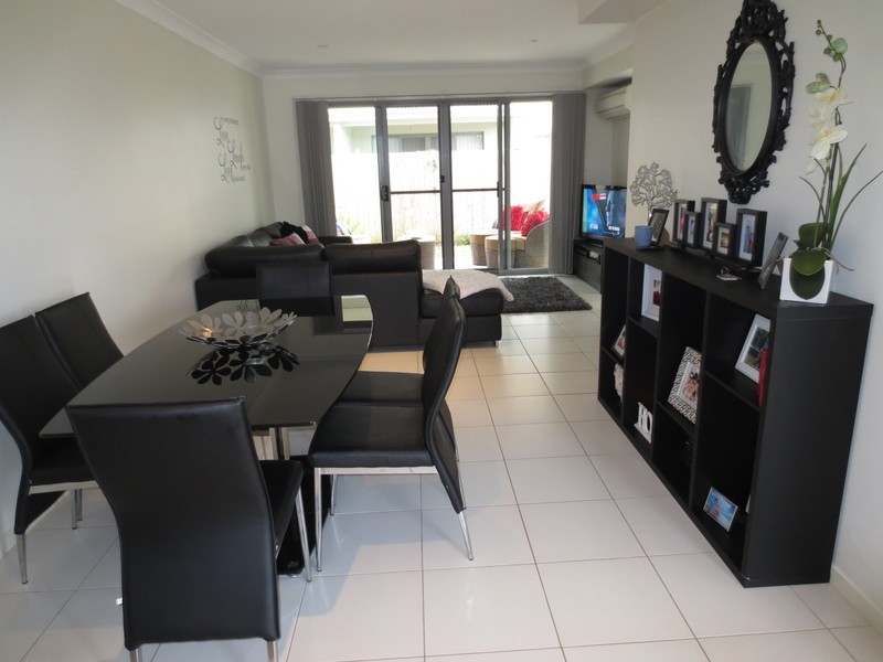 1/10 Gumtree Crescent, Upper Coomera QLD 4209