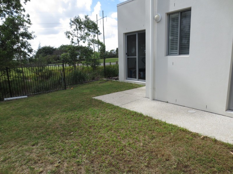 1/10 Gumtree Crescent, Upper Coomera QLD 4209