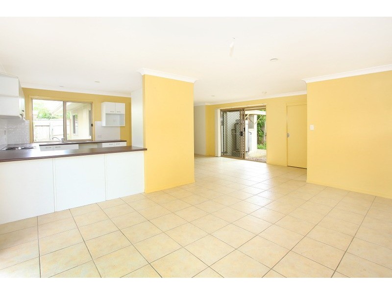 2/17 Sandhurst Crescent, Upper Coomera QLD 4209