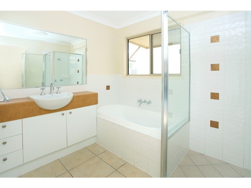 2/17 Sandhurst Crescent, Upper Coomera QLD 4209