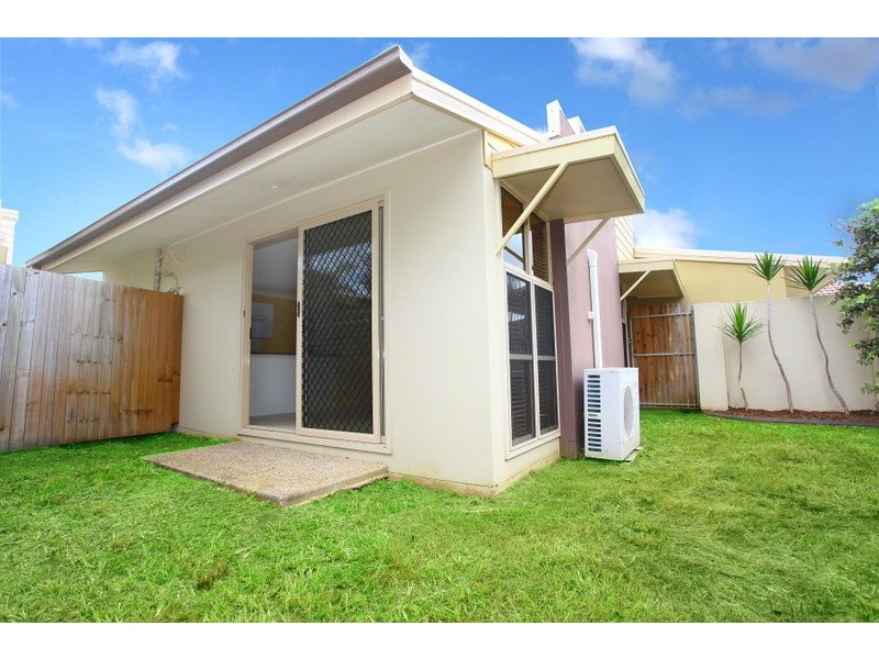 2/17 Sandhurst Crescent, Upper Coomera QLD 4209