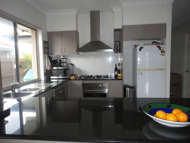 8 Cranberrie Crescent, Pimpama QLD 4209