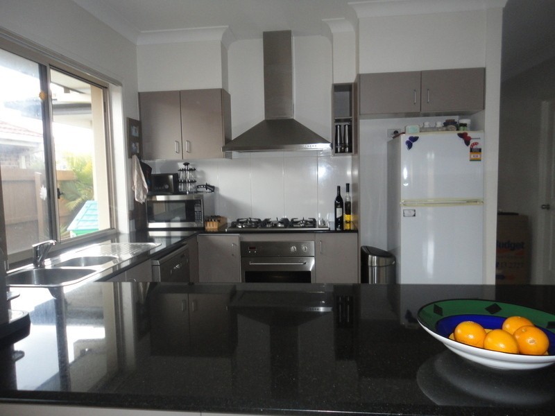 8 Cranberrie Crescent, Pimpama QLD 4209