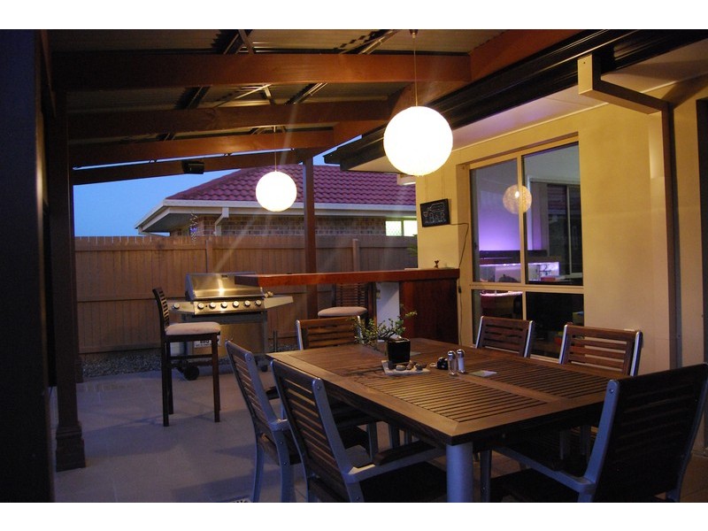 8 Cranberrie Crescent, Pimpama QLD 4209