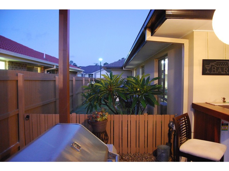 8 Cranberrie Crescent, Pimpama QLD 4209