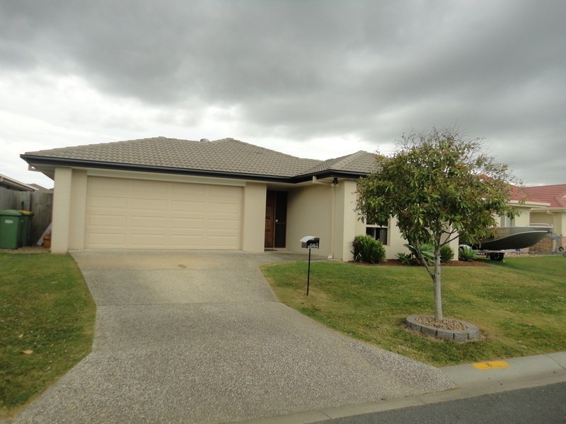 8 Cranberrie Crescent, Pimpama QLD 4209