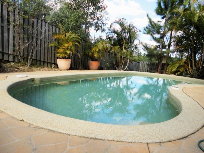 19 Henderson Rise, Pacific Pines QLD 4211
