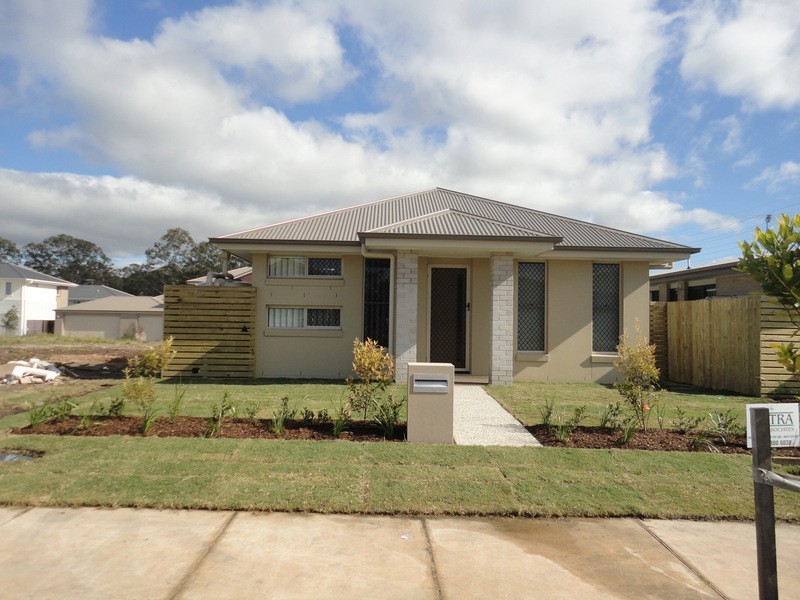 24 Beaumont Drive, Pimpama QLD 4209