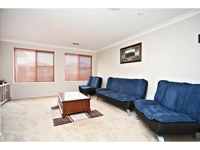 8 Fairway st, Parklea NSW 2768