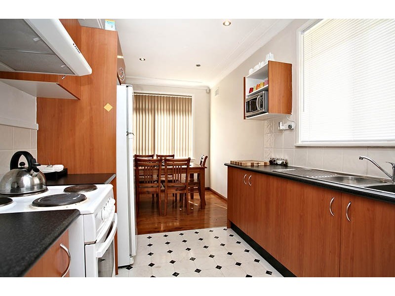 10 Tanderra Pl, Colyton NSW 2760