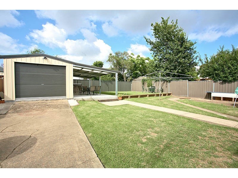 10 Tanderra Pl, Colyton NSW 2760