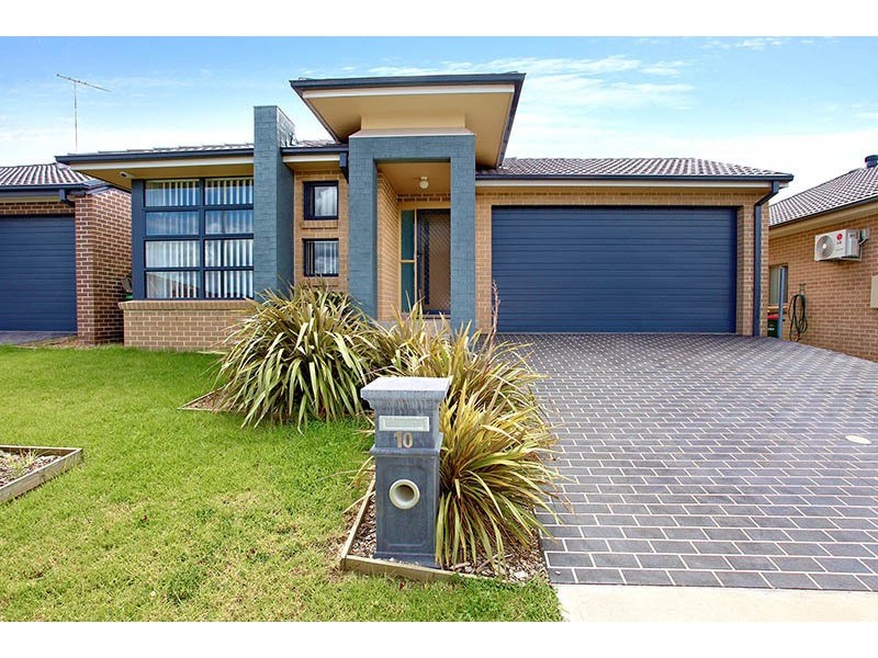 10  Gallina Drive, Spring Farm NSW 2570