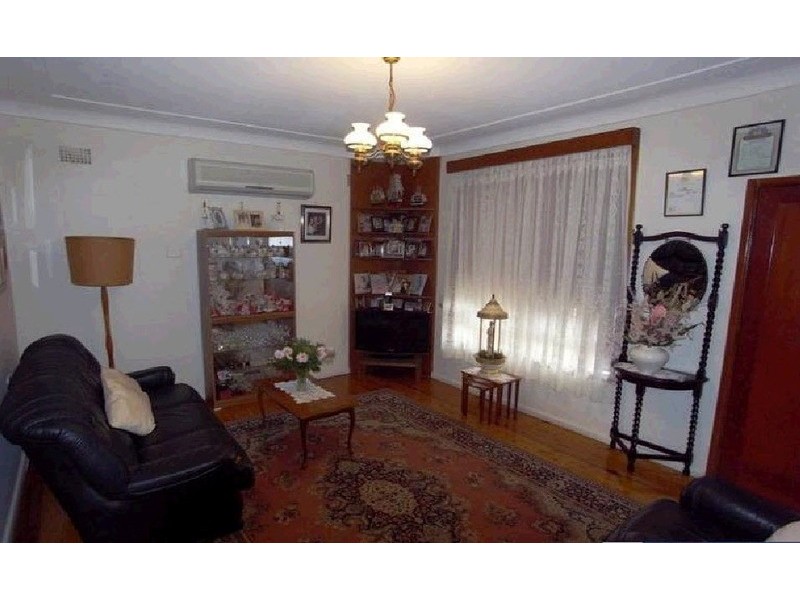 11 Jeanette St, Seven Hills NSW 2147