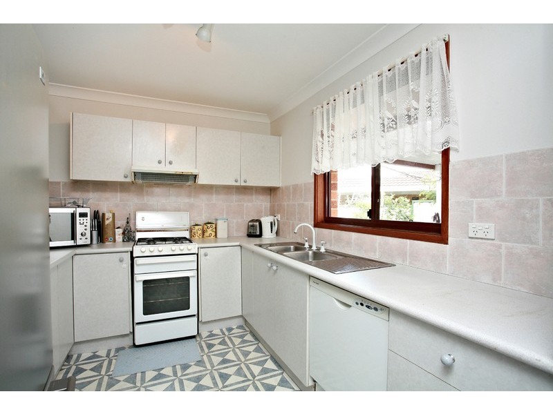 8 Falcon St, Claremont Meadows NSW 2747