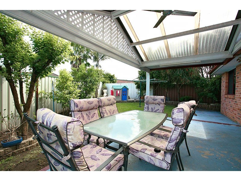 8 Falcon St, Claremont Meadows NSW 2747