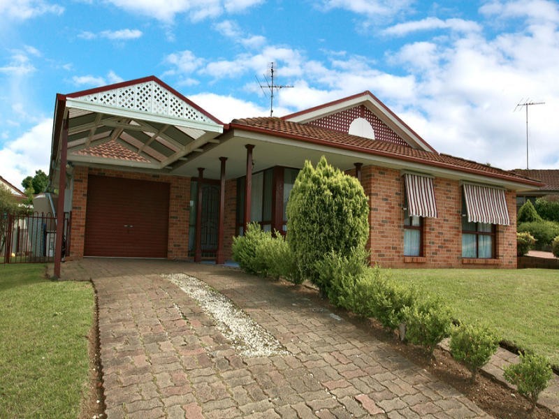 8 Falcon St, Claremont Meadows NSW 2747