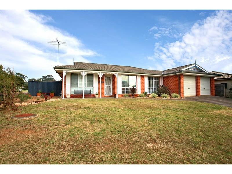 61 Freeman Circuit, Ingleburn NSW 2565