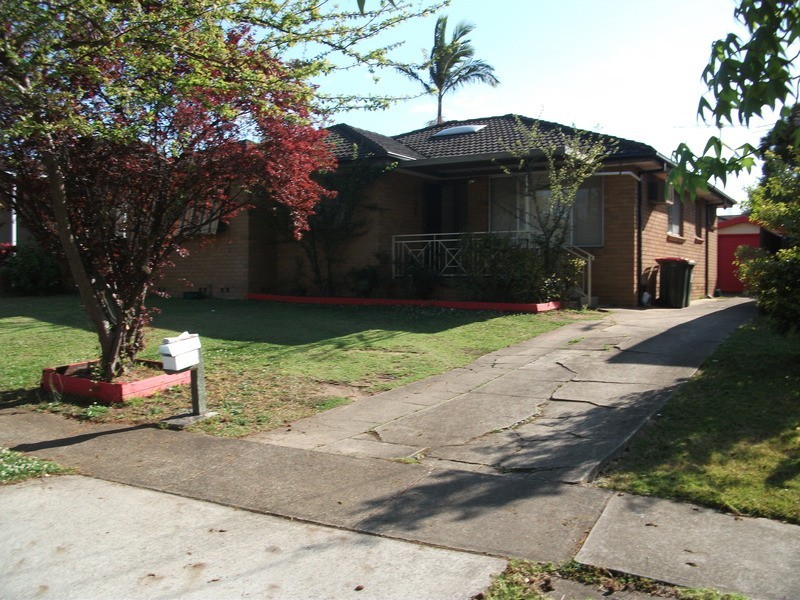 33 Myuna Crescent, Seven Hills NSW 2147