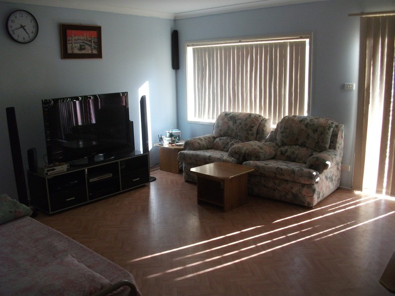 33 Myuna Crescent, Seven Hills NSW 2147