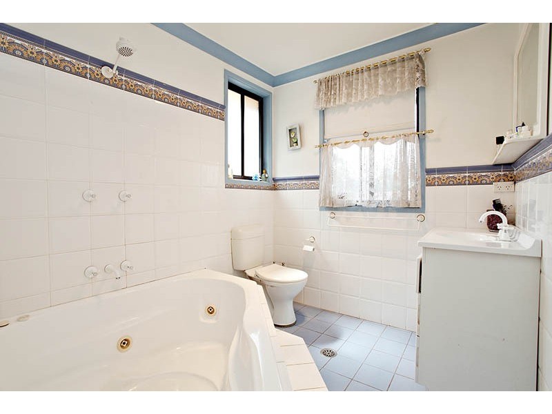 11 Hutchins Cr,, Kings Langley NSW 2147