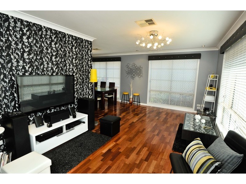 12b Dryden Av, Oakhurst NSW 2761