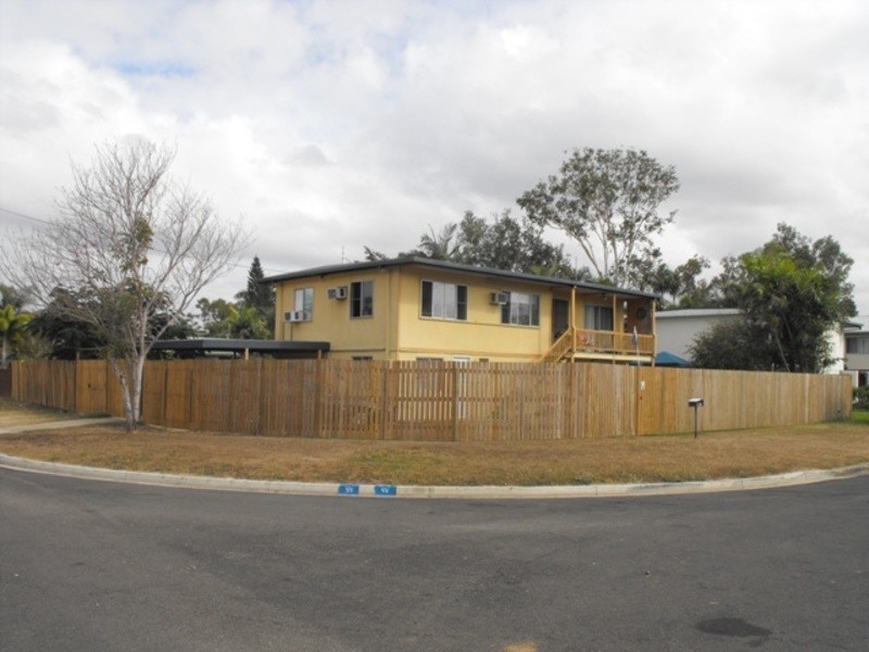 1 Karina Crescent, Rasmussen QLD 4815