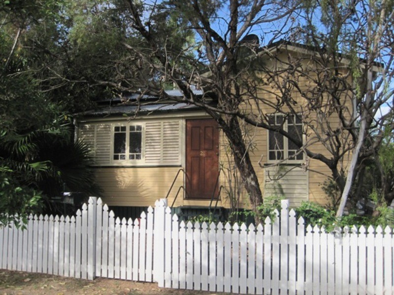 21 Ninth Ave, Railway Estate QLD 4810