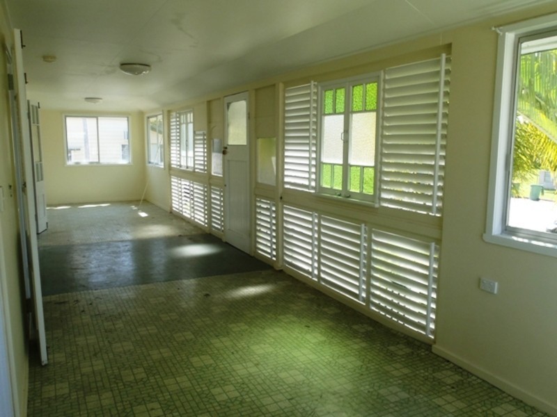 16 Townsville Street, West End QLD 4810