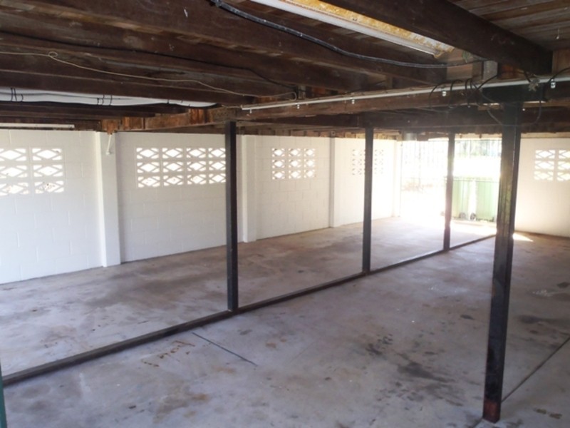 16 Townsville Street, West End QLD 4810