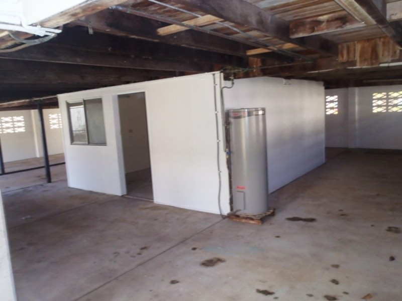 16 Townsville Street, West End QLD 4810