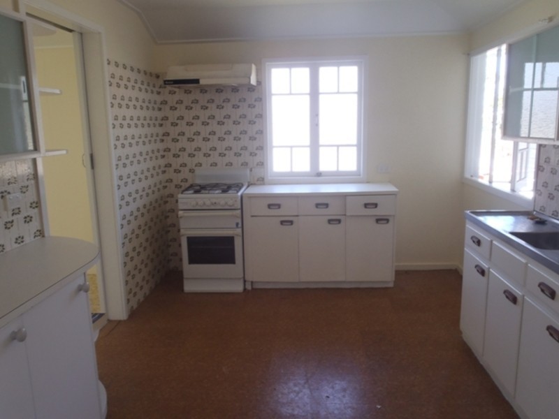 16 Townsville Street, West End QLD 4810