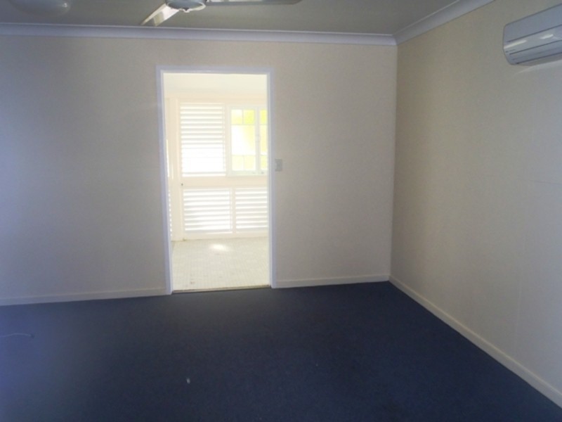 16 Townsville Street, West End QLD 4810