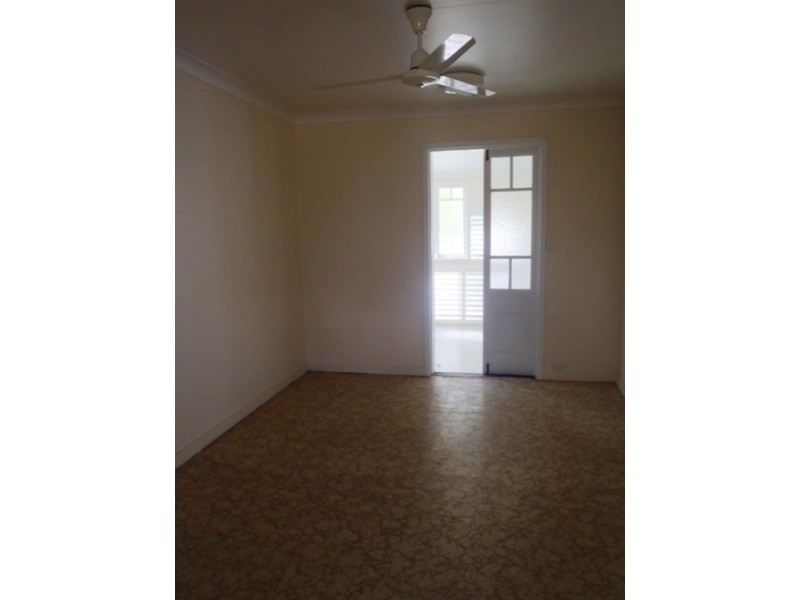 16 Townsville Street, West End QLD 4810