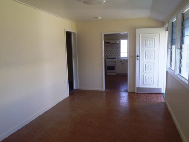 16 Townsville Street, West End QLD 4810