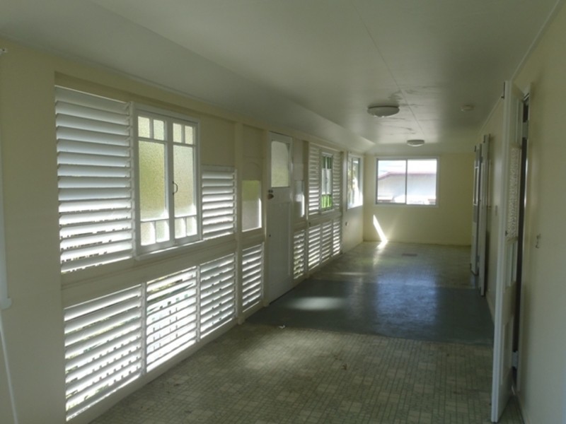 16 Townsville Street, West End QLD 4810