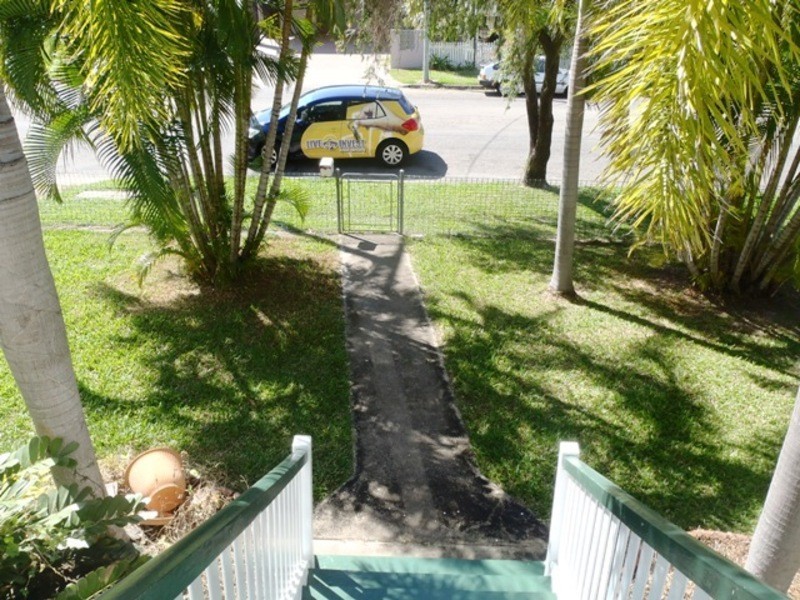 16 Townsville Street, West End QLD 4810