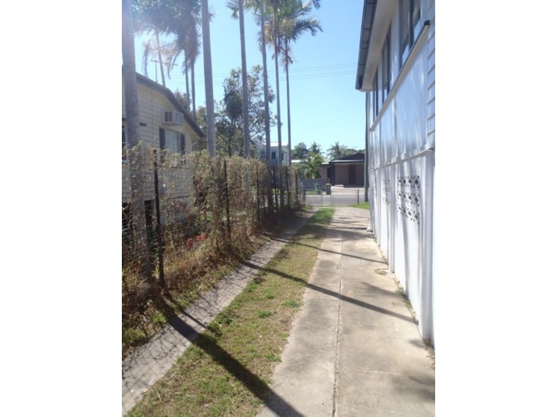 16 Townsville Street, West End QLD 4810