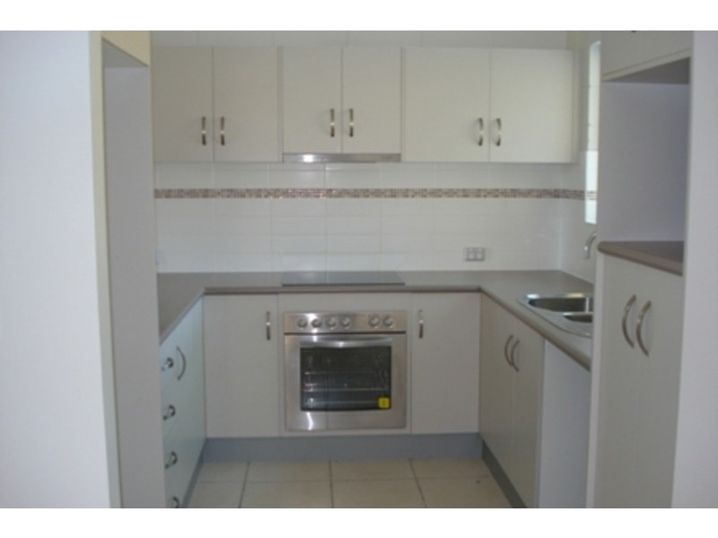 4 Lyndhurst Street, Mount Louisa QLD 4814