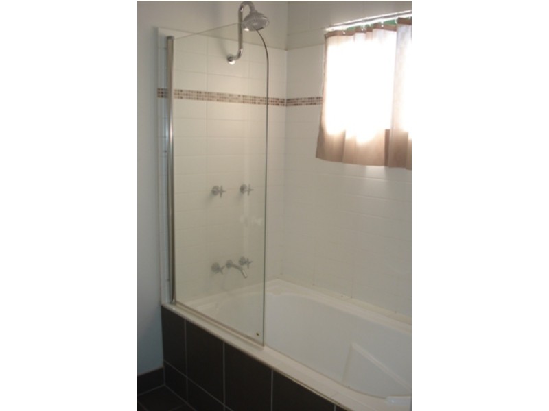 4 Lyndhurst Street, Mount Louisa QLD 4814