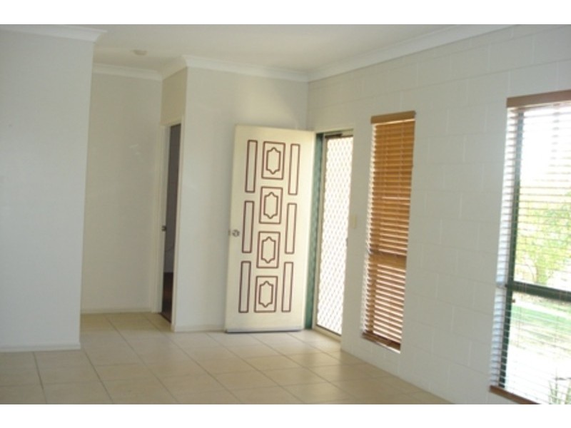 4 Lyndhurst Street, Mount Louisa QLD 4814